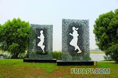 這個雕塑叫做“奔向明天”。 李強(qiáng) 攝
